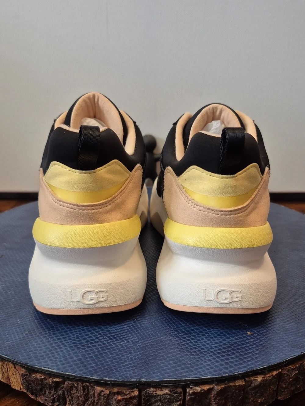 UGG